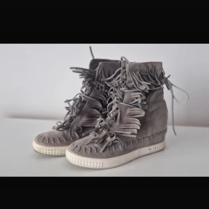 Fransskor  - Säljer dessa sjukt populära fransskor🤩 Passar mig som har storlek 39 🙌