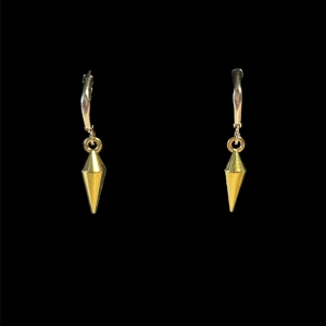 06 silver/guld spikes  - Handgjorda örhängen från lunasparkle  Skriv om du vill köpa guld eller silver  Säljs i par