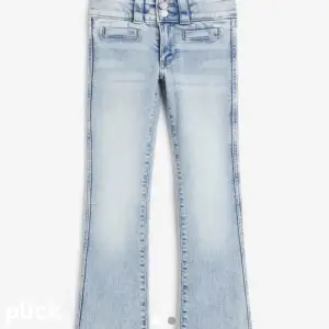 Bootcut jeans från Hm. Lite använda men det syns inte.  Köpta för typ 240kr. Säljer för 130❤️ I storlek 158