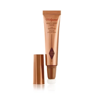 Charlotte Tilbury highlight wand - Säljer min refill då de räcker i evigheter och kmr inte behöva den på en tag! Köpt för 40$ i färgen spotlight💗 skriv för egna bilder 