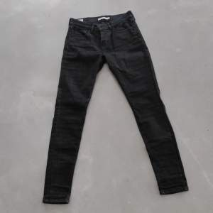 Strl 30 Fint skick. Levis super skinny 