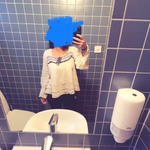 Tröja  - Jättefin tröja med vackra detaljer 