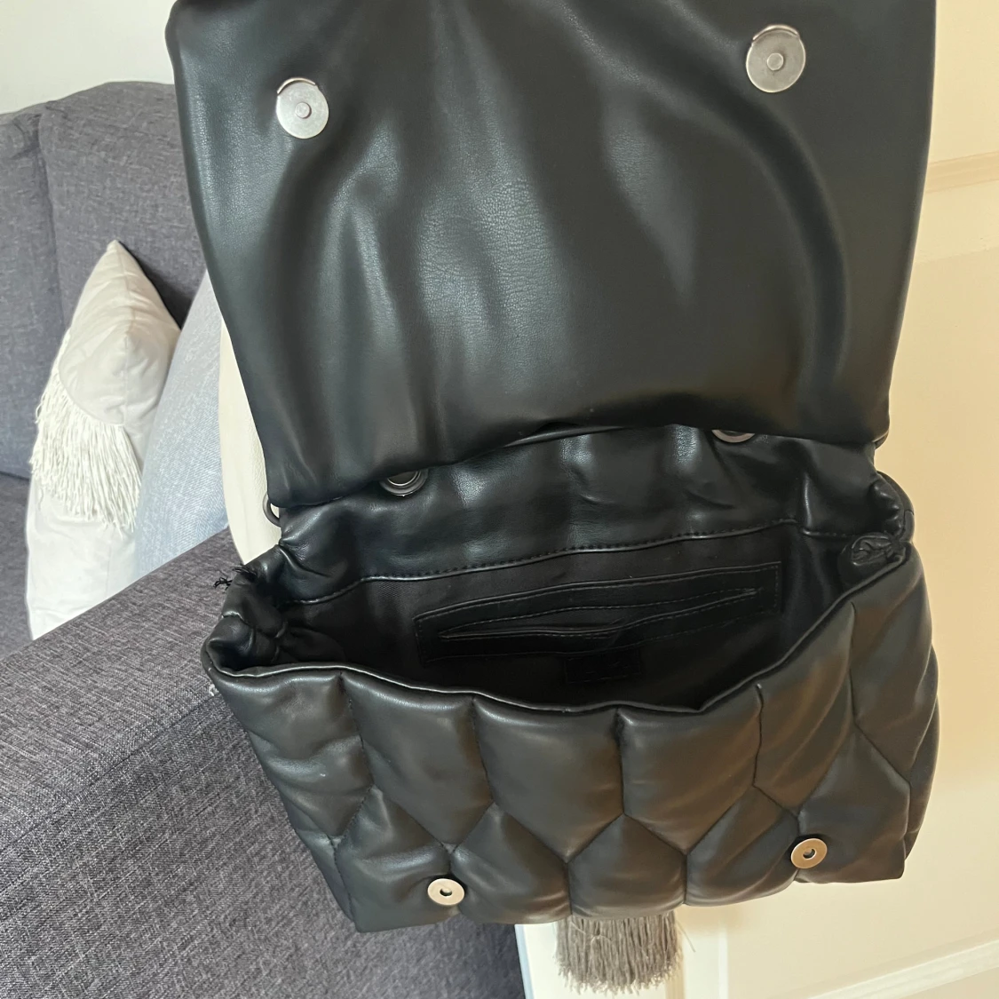 Svart skinnväska från Zara - 90