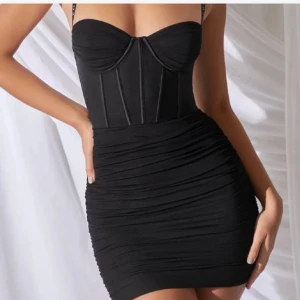 Oh polly klänning - Skit snygg, endast använd ett fåtal gånger. 