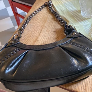 Väska från Ginatricot - Väska💗💗 ordinarie pris kostar den 300 jag säljer för 190