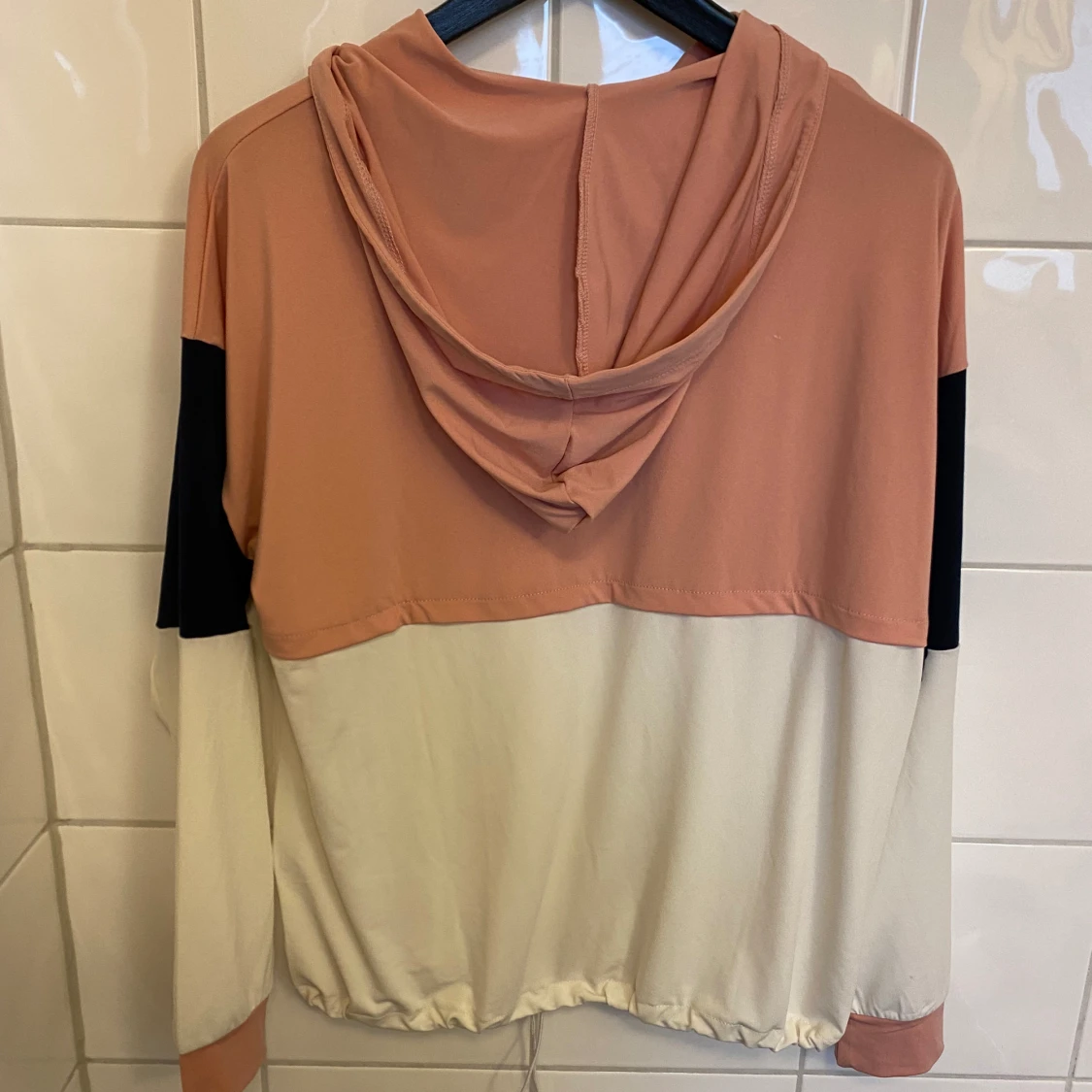 Oversize tröja med luva  - 90