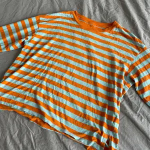 Superfin långärmad tröja som aldrig kommer till användning längre! :/ den är storlek m men lappen är avklippt!! 🫶