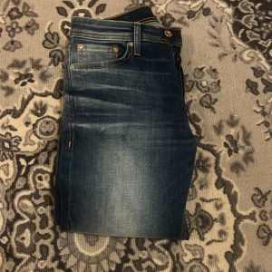 Jack & jones  - Skit snygga Jack & Jones jeans som är andvända ett fåtal gånger!!