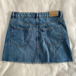 Lowrise jeanskjol  - Lågmidjad jeanskjol i storlek 34 från Gina Tricot💙 Använd en gång🫶🏼 