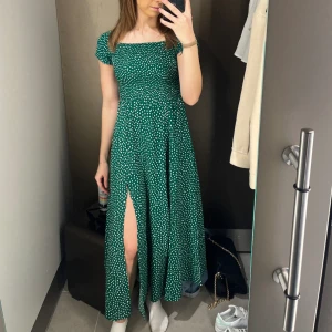 Långklänning - Långklänning från New Yorker, använd 1 gång, så skicket är iprincip som nytt!   Köparen står för frakten. 