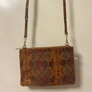 Väska - Helt ny med lab  Nypris 499kr Pris kan sänkas vid snabb affär 