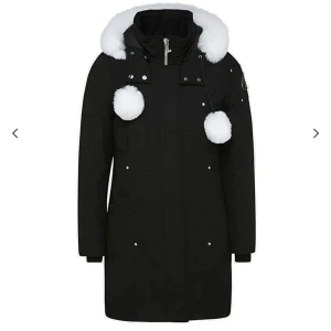 Moose Knuckles Jacka  - Äkta Moose Knuckles jacka storlek 36 köpt för 10000 passar även som xs. Obs sänker inte pris 5000 gäller bara ! 