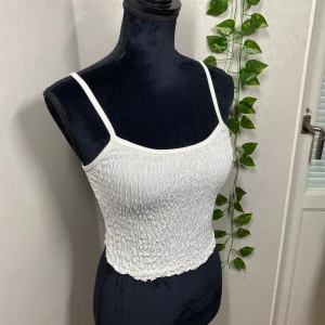 Fin sommar topp  - Fin sommar topp. Aldrig använd skönt tyg! Storlek S Provdockan är Xs