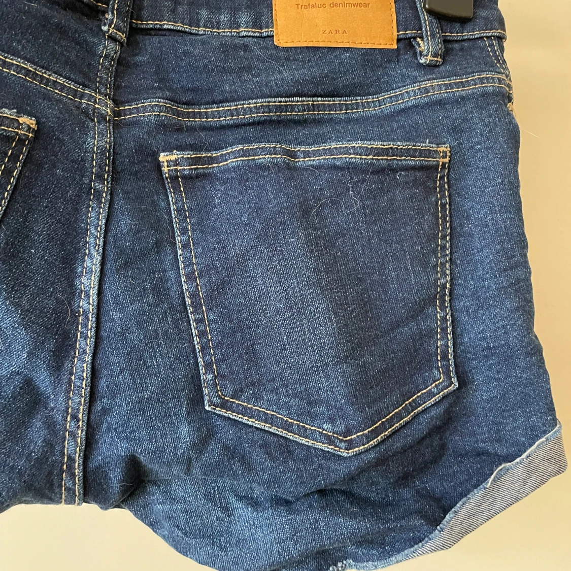 Slitna jeansshorts  - 90