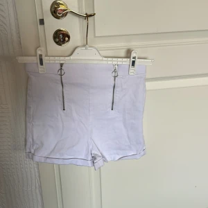 Shorts - Shorts från new yorker i strl s. Lite använda. 40kr