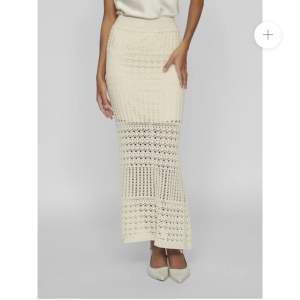 SÖKER! Skriv gärna till mig om du har denna kjol i storlek Xs eller S och vill sälja! 💞💞