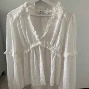 Jätte fin blus🙌 - Fin blus från nakd som inte kommer till användning. Skriv för bild på!!💘💘