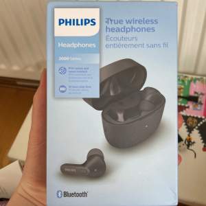 Trådlösa hörlurar hel oanvända från Philips. Bluetooth conect.