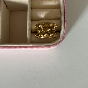 edblad ring - gullig edblad ring, superfin inte mycket använd! kom med prisförslag! 