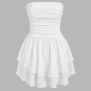 Supersnygg klänning i storlek M, aldrig använd med prislappen kvar ! 💕