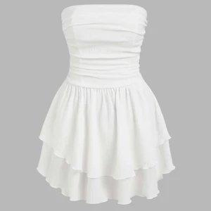 Sommarklänning - Supersnygg klänning i storlek M, aldrig använd med prislappen kvar ! 💕