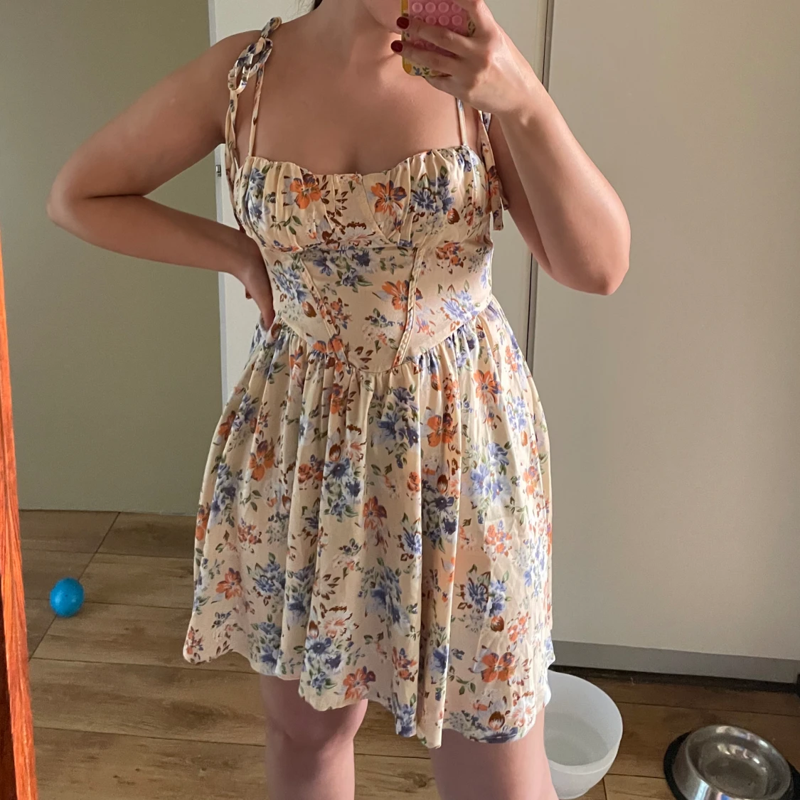 Superfin blommig klänning