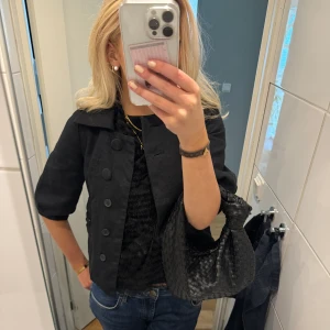 Trekvartsärmad jacka - Såååå snygg jacka med trekvartsärmar som passar till allt 