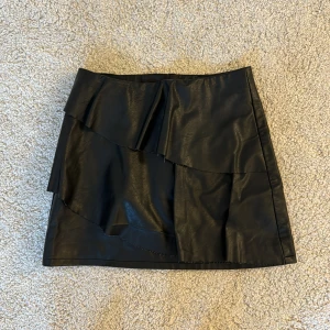 Volang skin kjol💘💘 - Säljer denna så söta volang skin kjol💘 Köptes för några år sedan i butik och den är nu för liten🥰 Kom privat för fler bilder🫶🏼