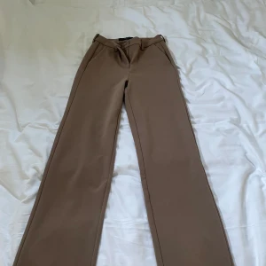 Kostymbyxor  - Super fina kostymbyxor från vero moda
