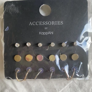 9 par örhängen Kappahl  - Helt nya guldfärgade örhängen från Kappahl. Nypris 99