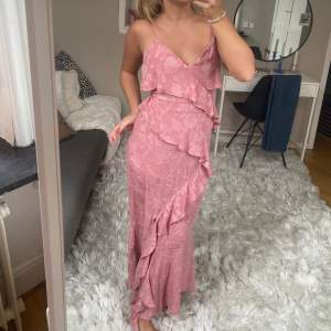 Rosa långklänning från Zara! Endast använd en gång💕