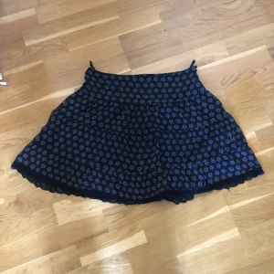Kjol - Kjol från Lindex som jag köpt second hand! Fint skick, hör av dig vid frågor 🫶 