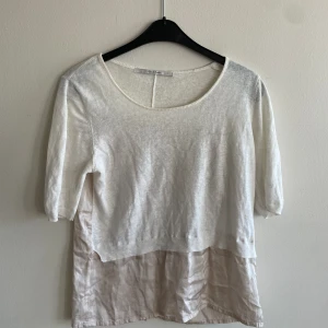Blus  - Beige och rosa blus med knäppe i ryggen 