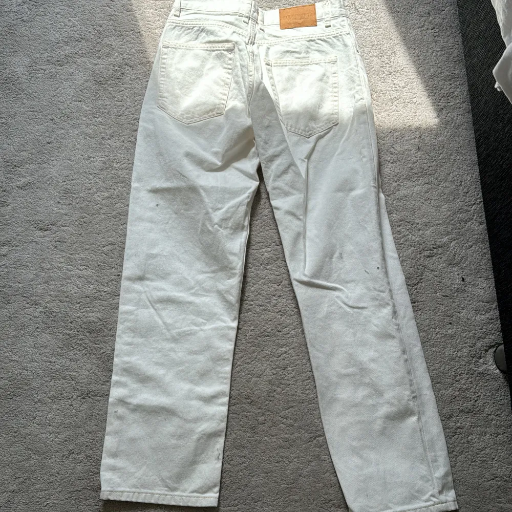 Beställde ett par wide leg jeans från Zalando, passande tyvärr inte och orkar inte lämna tillbaka dem. Dem e basically nya Köper man från Zalando kostar dem 429kr. Jeans & Byxor.