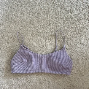 Bikinitopp - Bikinitopp från h&m i storlek small, helt oanvänd.