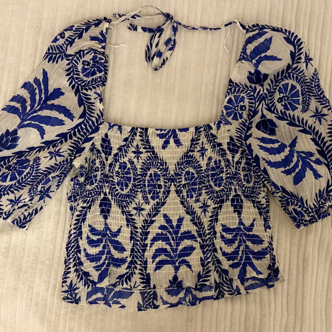 Smockad blus med puffärmar ☀️ - 92