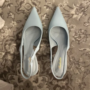 Kittenheels - Superfina ljusblåa kittenheels som jag tyvärr inte får någon användning för. I superfint skick🤩öppen för prisförslag 