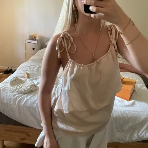 Rosa linne - Rosa linne i satin liknande material! Super fint 💕💕