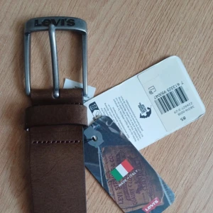 Nytt Levi’s bälte  - Helt nytt Levis bälte 85cm brunt läder . Skriv om du undrar något 
