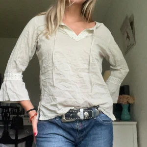 Beige blus - Fin blus i linne material ish. :) 