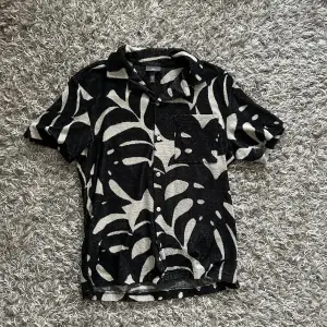 Snygg flanell skjorta ifrån hm med najs mönster | knappt använd | strl M | mitt pris 149 kr 