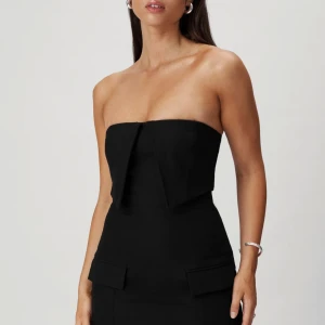 Lyon dress, klänning från Adoore - Svart klänning från Adoore. Lyon dress. Strl 36.