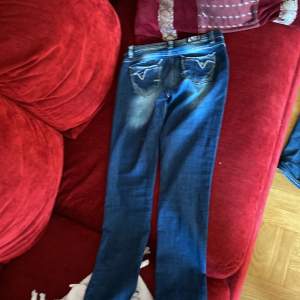 Armani jeans slim. skick bara testade och säljer för att de var för små. size28
