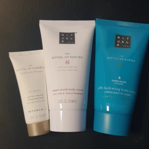 Rituals Bodycream×2 + cleansing foam - Rituals the ritual of karma 48h hydrating body cream 70 ml 60kr The ritual of sakura magic touch body cream ricemilk&cherry blossom 70ml 60kr The ritual of namaste velvety smooth cleansing foam moringa&holy lotus 20ml 50kr Alla tre oöppnade/nyskick 