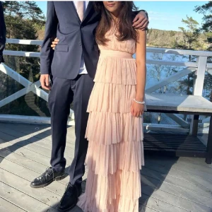 Balklänning  - Jättepopulär o slutsåld balklänning från asos! Säljer då den tyvärr inte passa mig💗