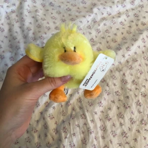 Gosedjur  - Kyckling gosedjur, säljer då jag inte behöver den. Squeaky toy, rätt så liten men helt ny. 