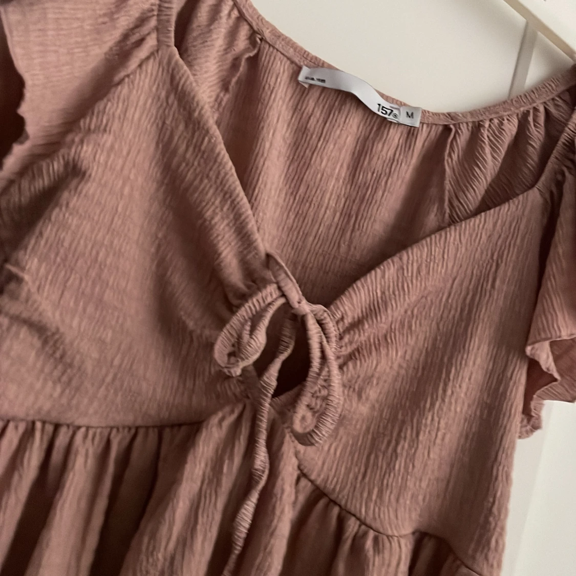 Säljer denna jätte fina rosa sommar tröjan/ toppen kommer inte till användning. Skulle blivit jätte fin nu inför sommaren.:) - 90