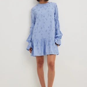 Nakd klänning - Helt oanvänd med prislappen kvar❤️ Helt slutsåld på Nakds hemsida❤️ Storlek 34❤️