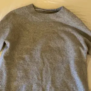 Säljer den här super fina basic tröjan från vero Moda Den är i storlek S🩷💘 står inte för frakten