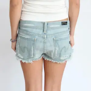 Så snygga och bekväma jeansshorts köpta av SEENIT. Perfekt till sommarn! Lämna prisförslag ❤️‍🔥